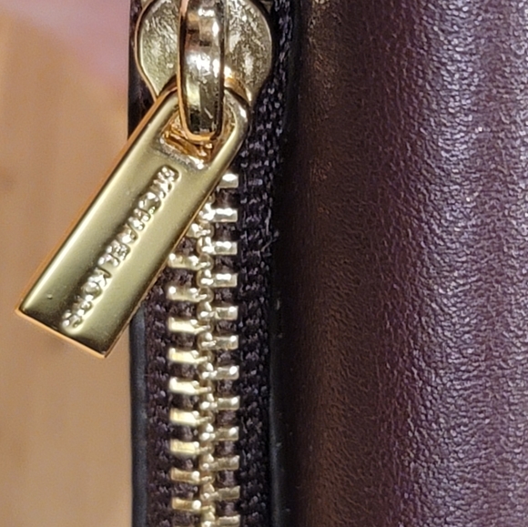 Michael kors burgundy and gold wallet authentic - Picture 2 of 6
